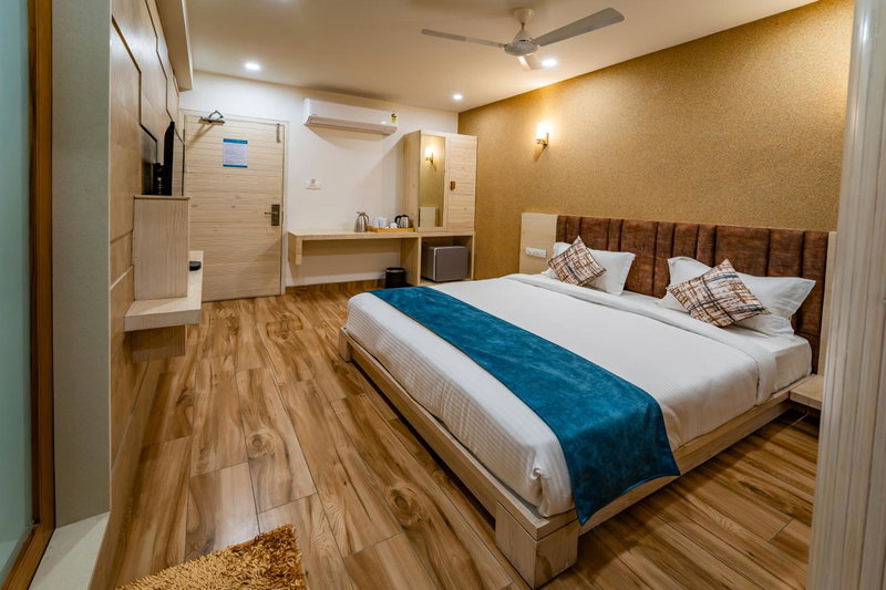 Hotel Pleasant Lake, Ahmedabad, India
