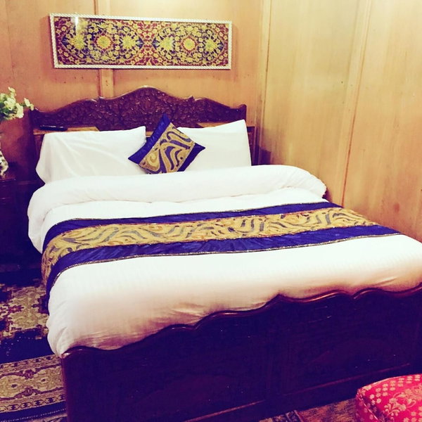 Lake Victoria Houseboat, Srinagar, India