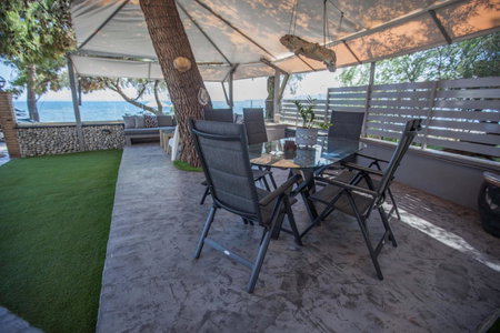 Kalafatis beach home, Itea, Greece