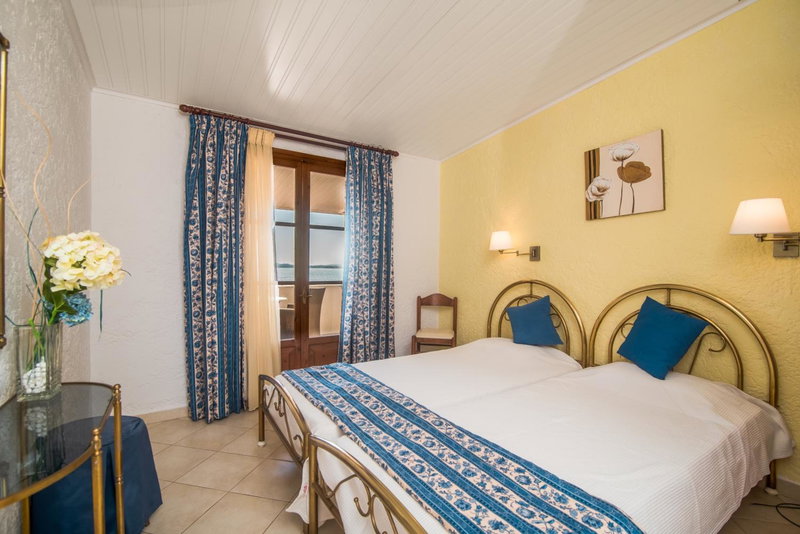 Kommeno Bay Apartments, Corfu Town, Greece