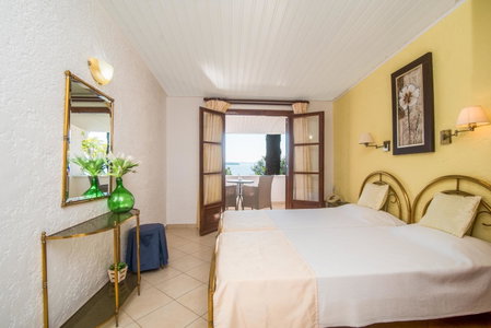 Kommeno Bay Apartments, Corfu Town, Greece