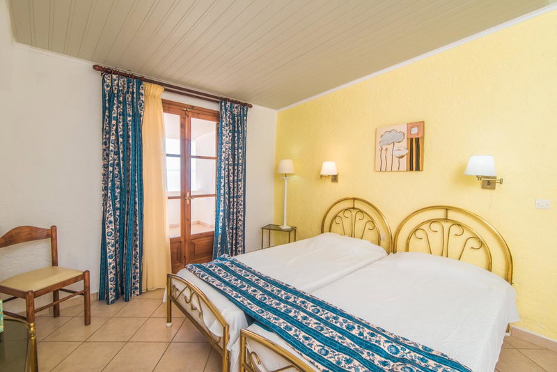Kommeno Bay Apartments, Corfu Town, Greece