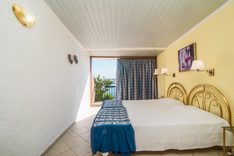 Kommeno Bay Apartments, Corfu Town, Greece