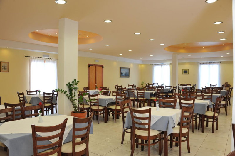 Eri Hotel, Parikia, Greece