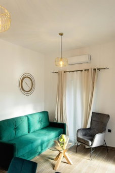 Deluxe Town Hall Square Flat in Historical Center 2nd floor, Corfu Town, Greece