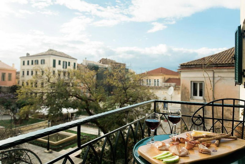 Deluxe Town Hall Square Flat in Historical Center 2nd floor, Corfu Town, Greece