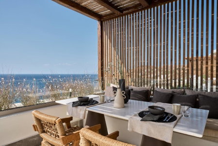 Ios Grand Pool Suites, Mylopotas, Greece