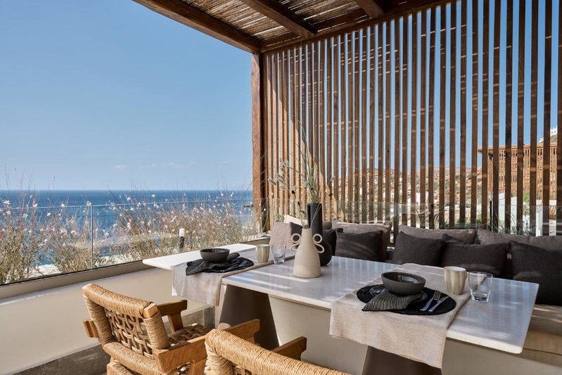 Ios Grand Pool Suites, Mylopotas, Greece