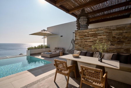 Ios Grand Pool Suites, Mylopotas, Greece