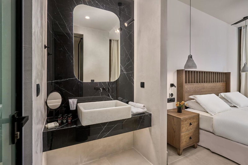 Ios Grand Pool Suites, Mylopotas, Greece