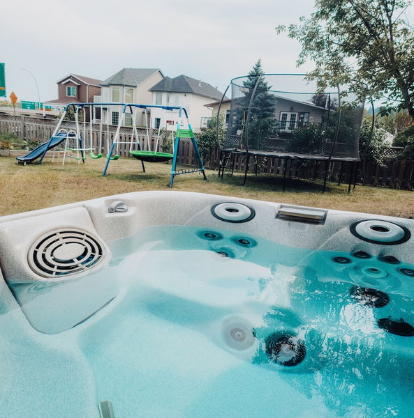 Family House with Httb Playgr BBQ Firept, Calgary, Canada