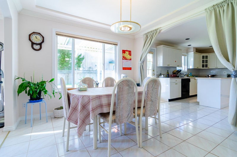 Great Guest Suite in a Gorgeous House, New Westminster, Canada