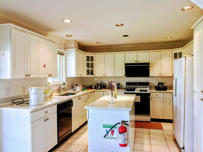Great Guest Suite in a Gorgeous House, New Westminster, Canada