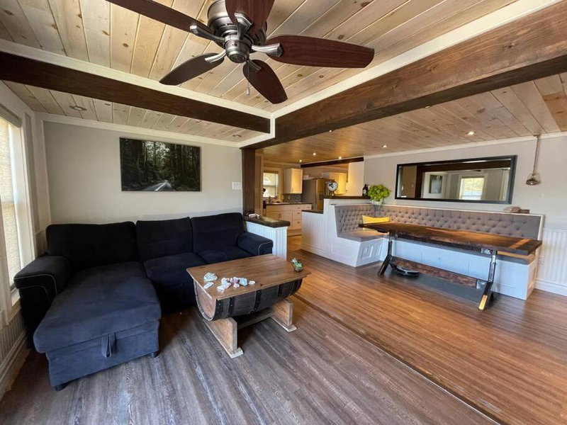 Bespoke Lake Cottage, New Minas, Canada