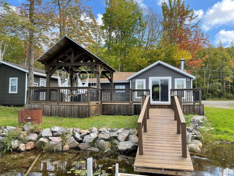 Bespoke Lake Cottage, New Minas, Canada