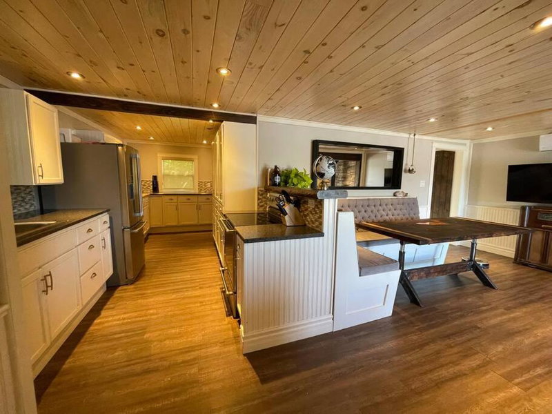Bespoke Lake Cottage, New Minas, Canada