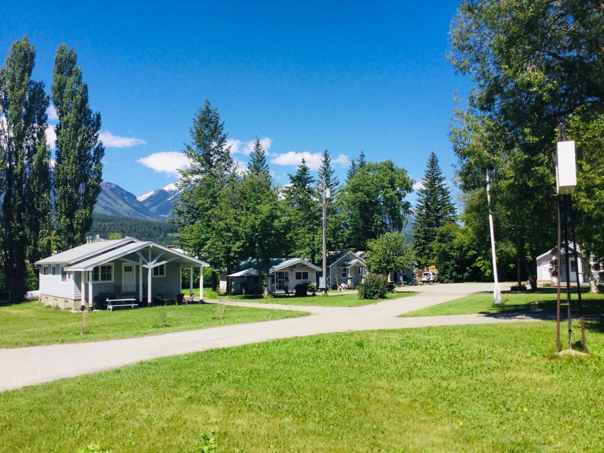Brookside Motel, Canada