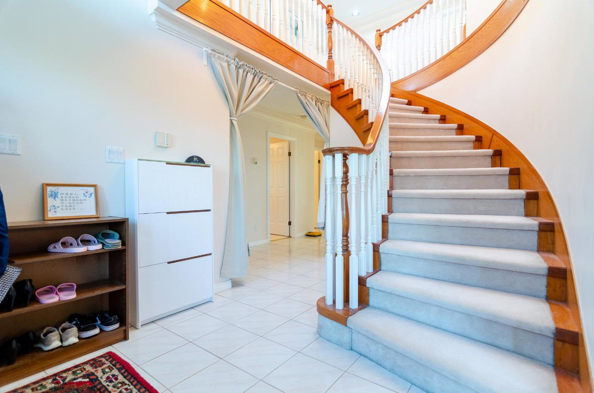 Hotel · 3 Private, spacious, bright rooms in a Gorgeous house, New Westminster