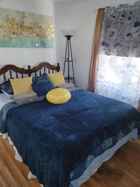 Cozy quiet place next to hwy smart tv+wifi+netflix, Edmundston, Canada