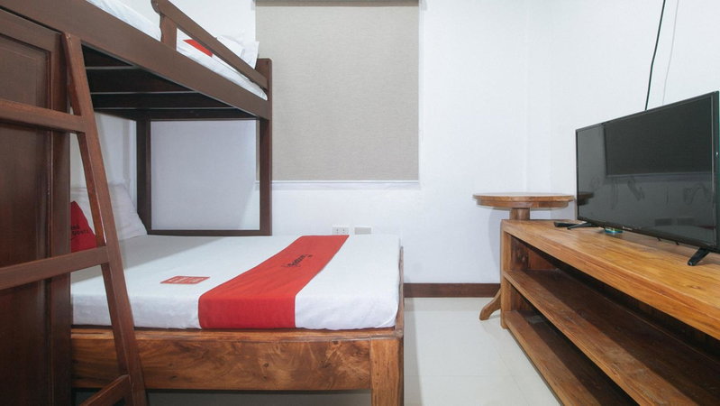 RedDoorz at Casa Rafaelle Transient Ilocos Sur, San Vicente, Philippines