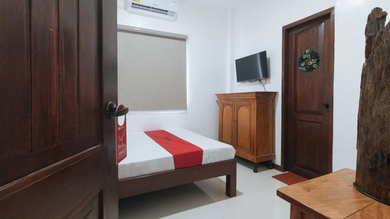RedDoorz at Casa Rafaelle Transient Ilocos Sur, San Vicente, Philippines