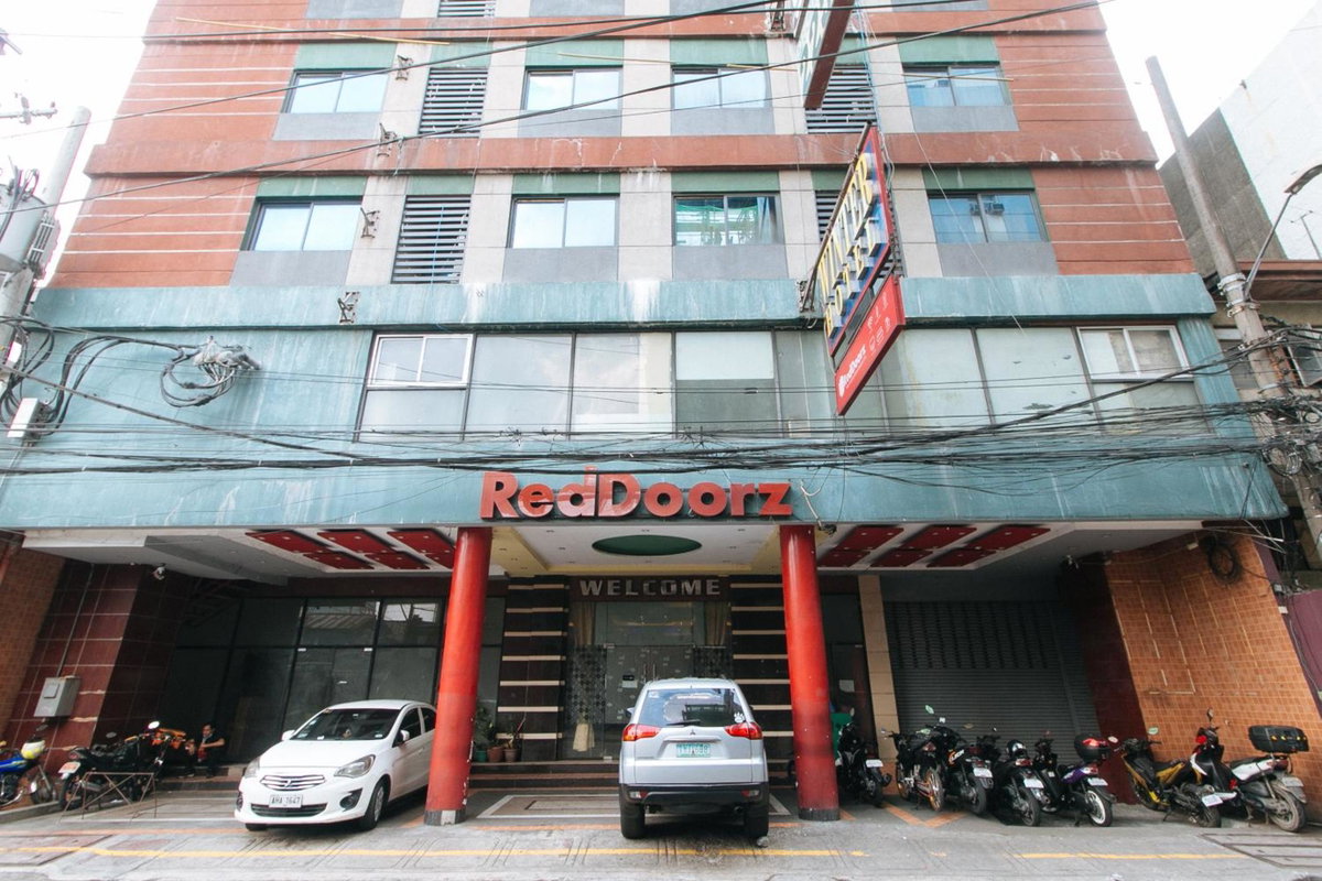 RedDoorz at Winter Hotel Araneta, Philippines