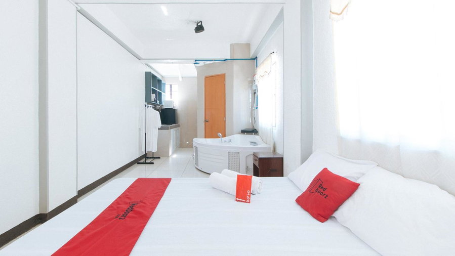 RedDoorz Plus near Tambo Paranaque, Manila, Philippines