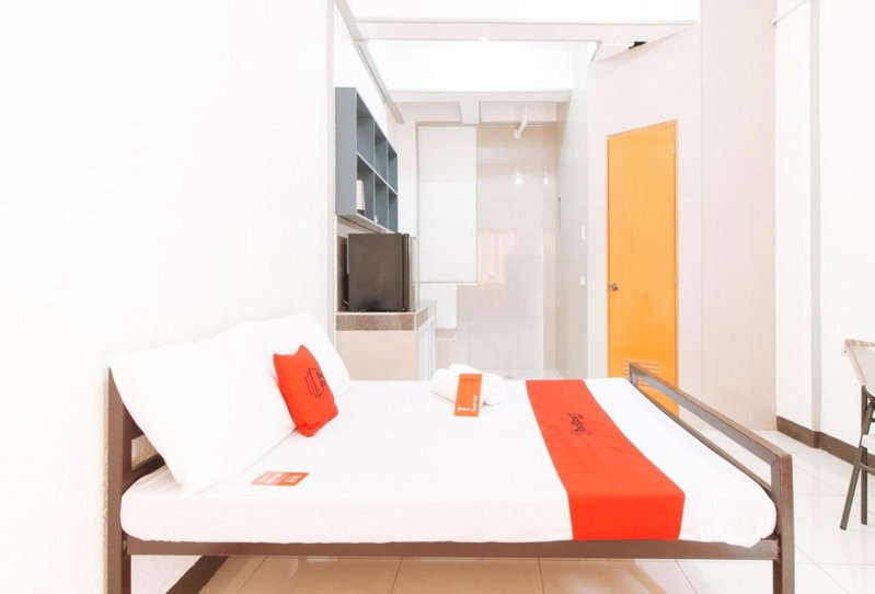 RedDoorz Plus near Tambo Paranaque, Manila, Philippines