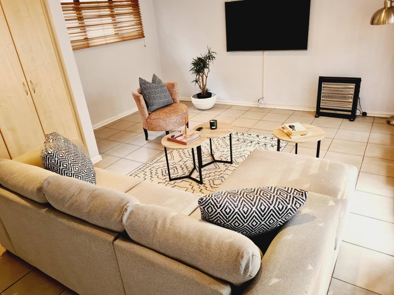 Finna's lovely 1-bedroom open plan vacation home., Germiston, South Africa