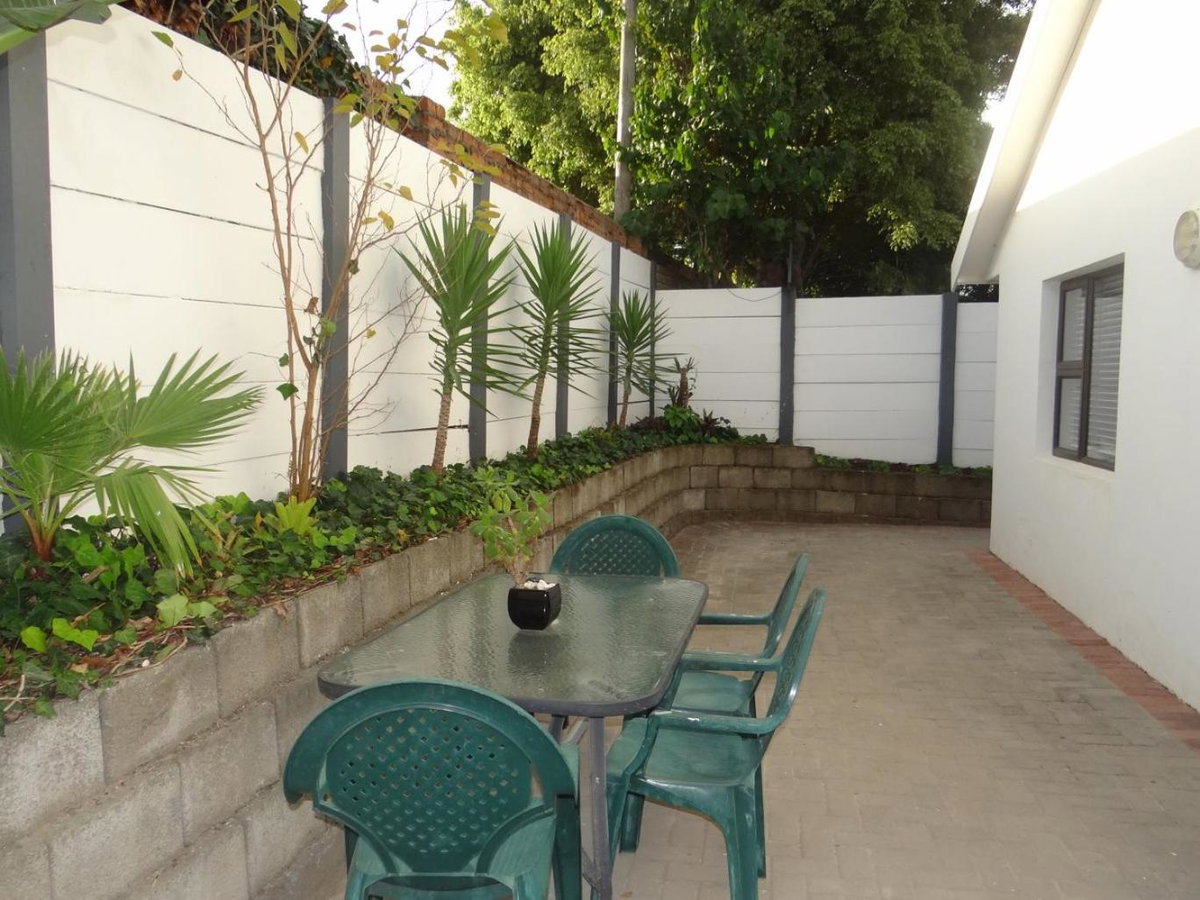 Hotel · Eland Place Self Catering Guest House, Beacon Bay