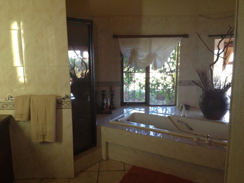 La Montagne Guest Lodge, Hartbeespoort, South Africa