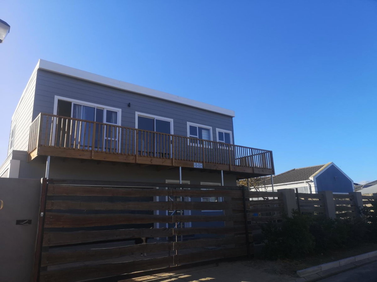 Hotel · Lovely 2 bedroom condo with balcony and a view!, Cape Town