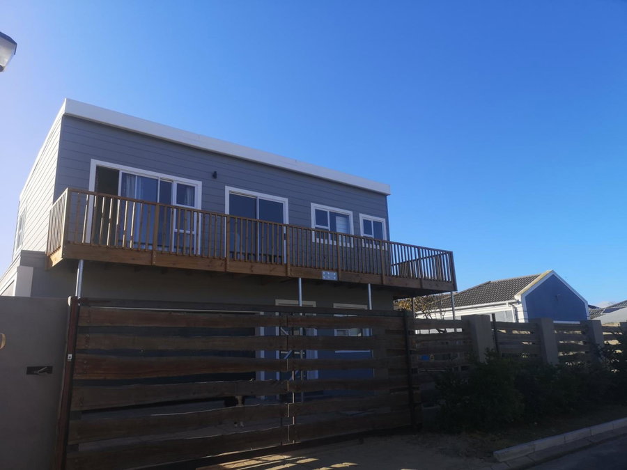 Lovely 2 bedroom condo with balcony and a view!, Cape Town, South Africa