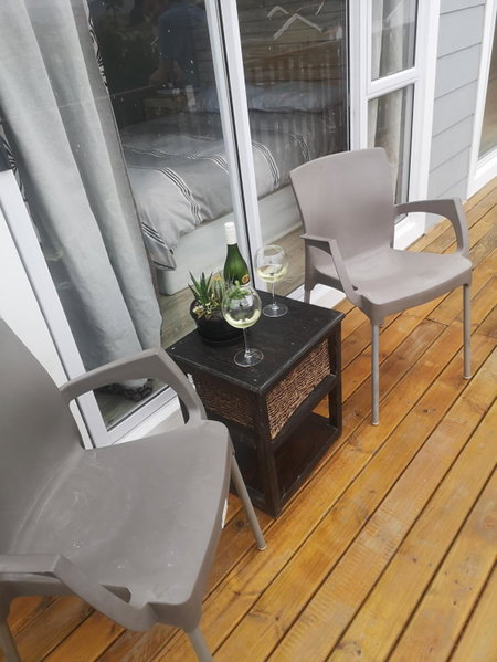 Lovely 2 bedroom condo with balcony and a view!, Cape Town, South Africa
