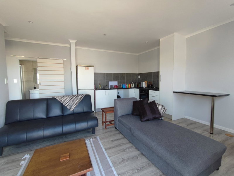 Lovely 2 bedroom condo with balcony and a view!, Cape Town, South Africa