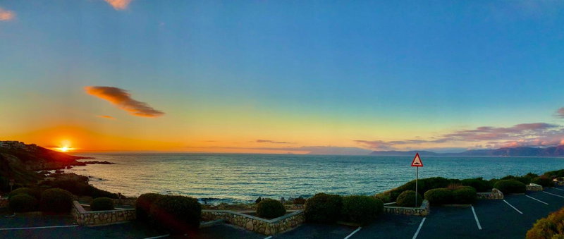 Sage at Whale Cove - Sea Facing Apartment, De Kelders, South Africa