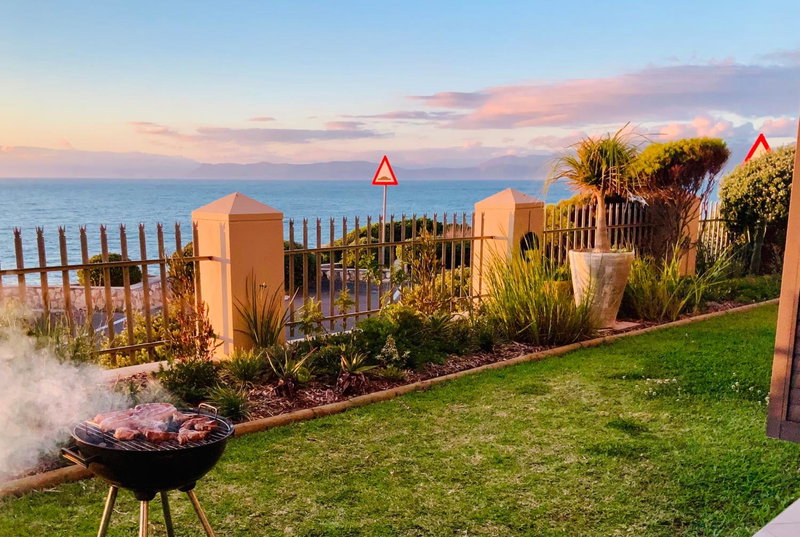 Sage at Whale Cove - Sea Facing Apartment, De Kelders, South Africa