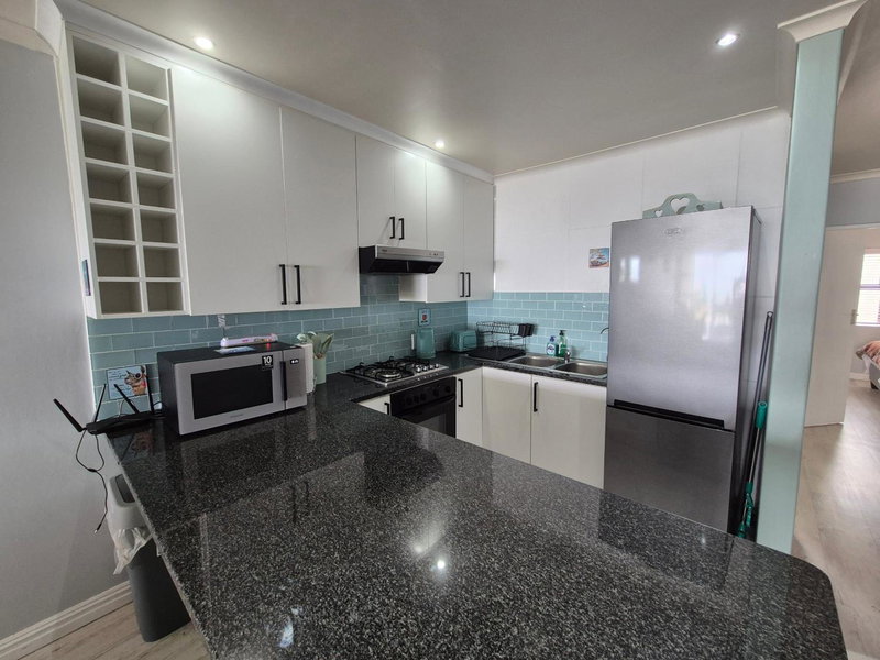 Sage at Whale Cove - Sea Facing Apartment, De Kelders, South Africa