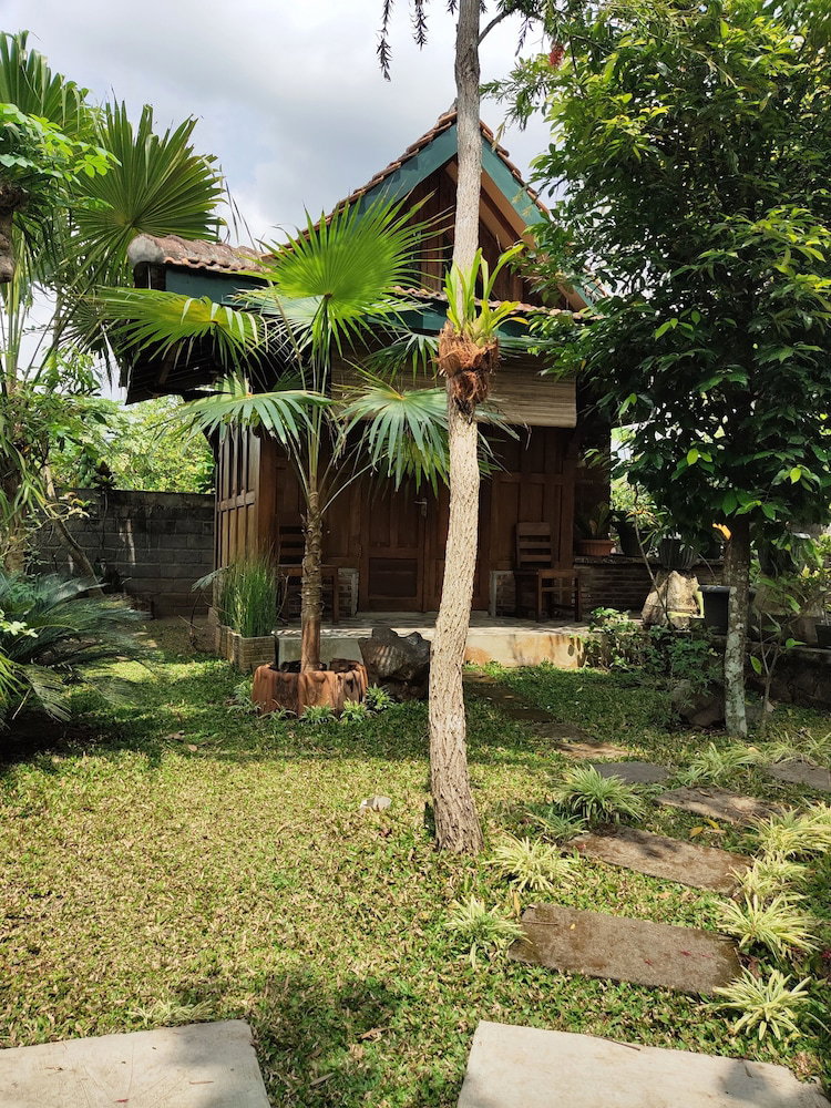 Hotel · Mettaloka Guest House and Art Space, Borobudur