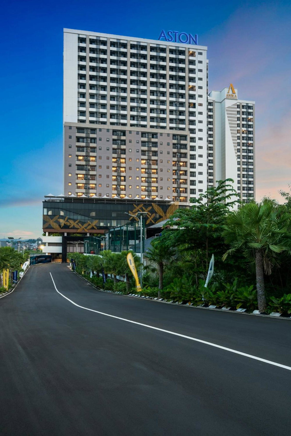 Hotel · Aston Bintaro Hotel & Conference Center, Kampungutan