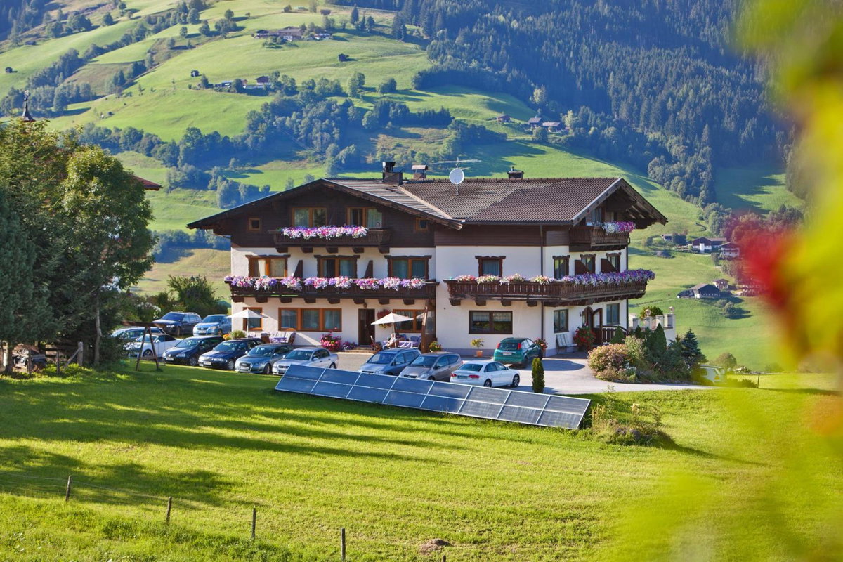 Hotel · Pension Schwab, Taxenbach