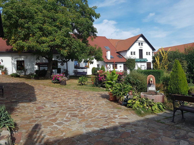 Hostinec Selský dvůr, Zbiroh, Czechia