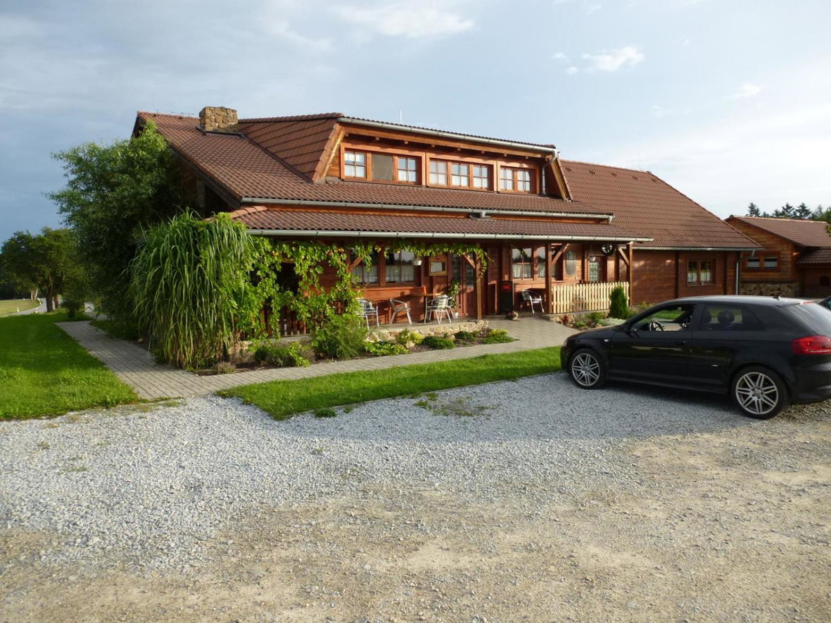 Hotel · VRÁŽ -Ubytování, Trhové Sviny