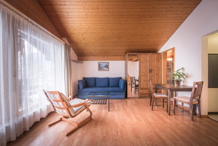 Central Wengen Wonderland: Mezzanine Studio for 4, Wengen, Switzerland