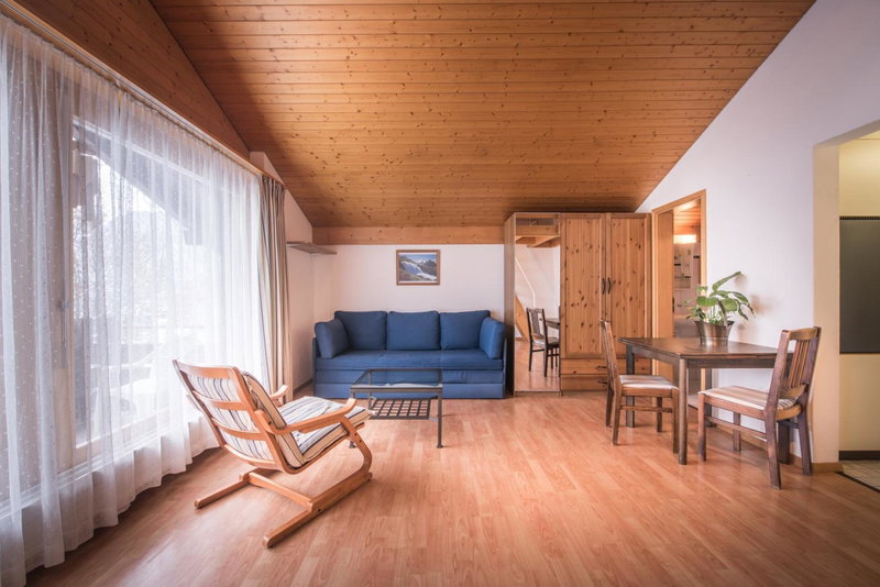 Central Wengen Wonderland: Mezzanine Studio for 4, Wengen, Switzerland