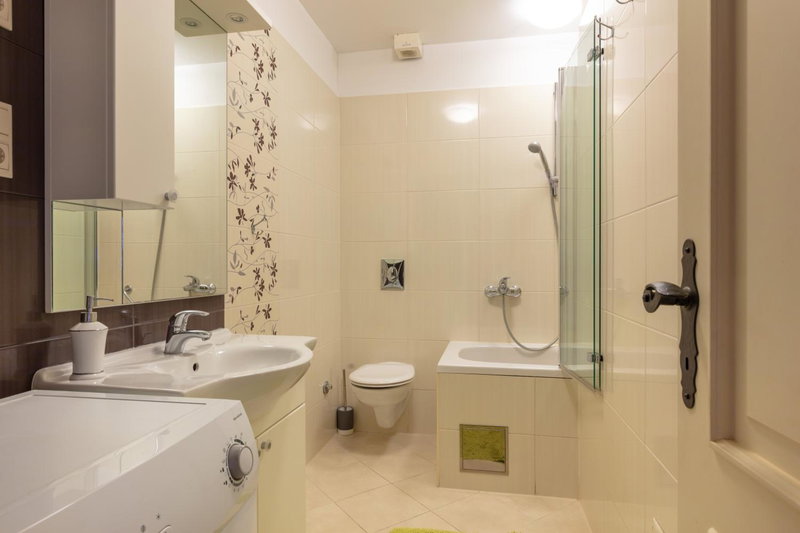 Villa Mama - Traditional Apartments in Omis, free parking, Omiš, Croatia