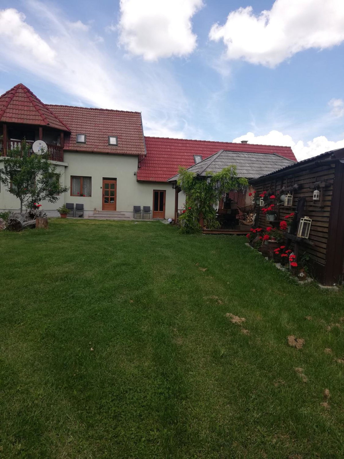 Hotel · Imádó Vendégház, Felsöcsernàton