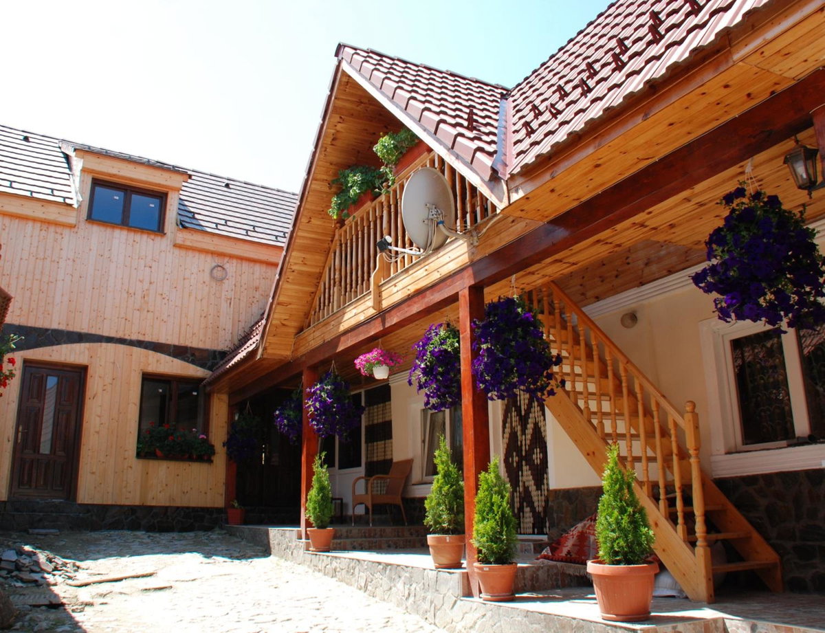 Hotel · Pensiunea IULIA, Rod