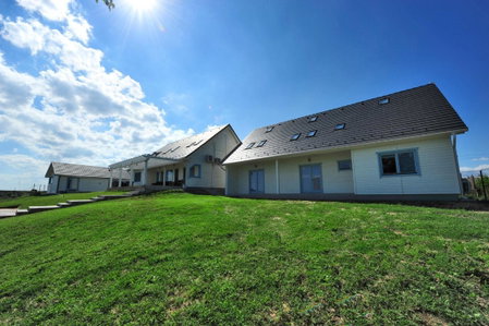 Pike Inn Bucătărie Autentică & Cazare cu Farmec, Dunavăţu de Sus, Romania