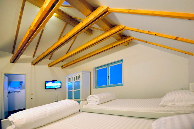 Pike Inn Bucătărie Autentică & Cazare cu Farmec, Dunavăţu de Sus, Romania